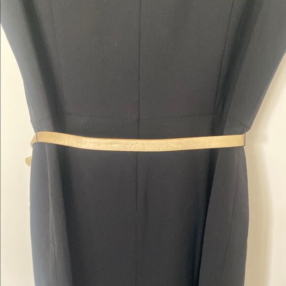 Elegant Black Dress with Gold Accent - Picture 5 of 7